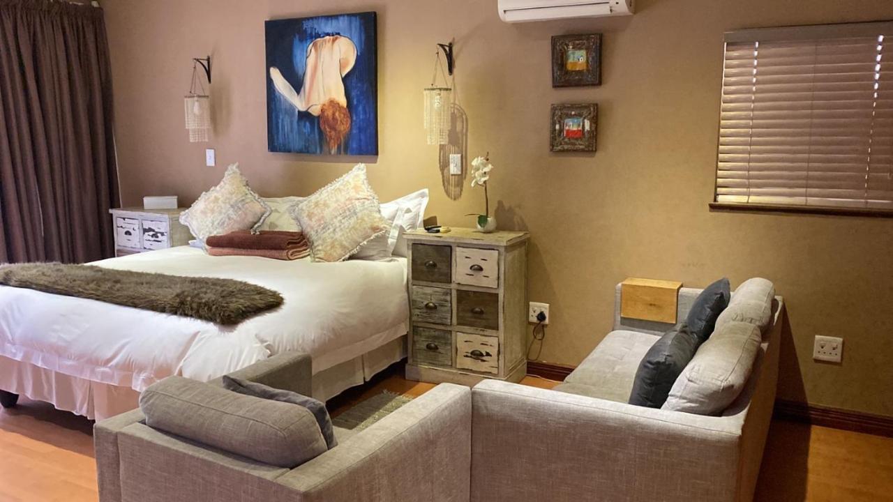Luxury Upmarket Guesthouse 20 On 4Th Рустенбург Екстер'єр фото