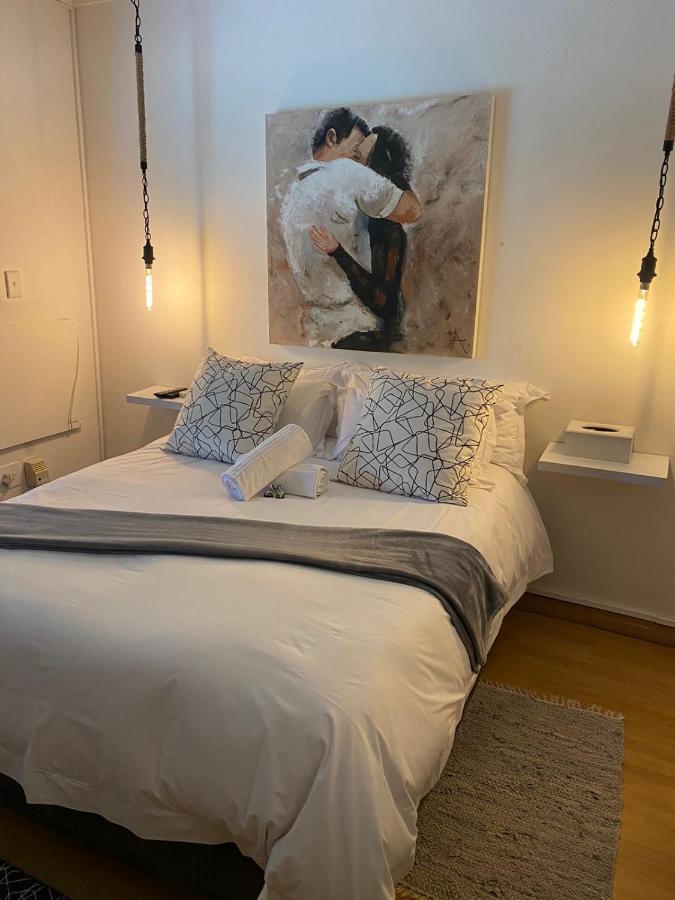 Luxury Upmarket Guesthouse 20 On 4Th Рустенбург Екстер'єр фото