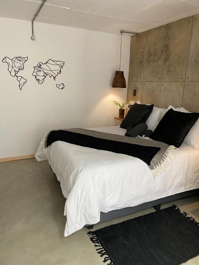 Luxury Upmarket Guesthouse 20 On 4Th Рустенбург Екстер'єр фото